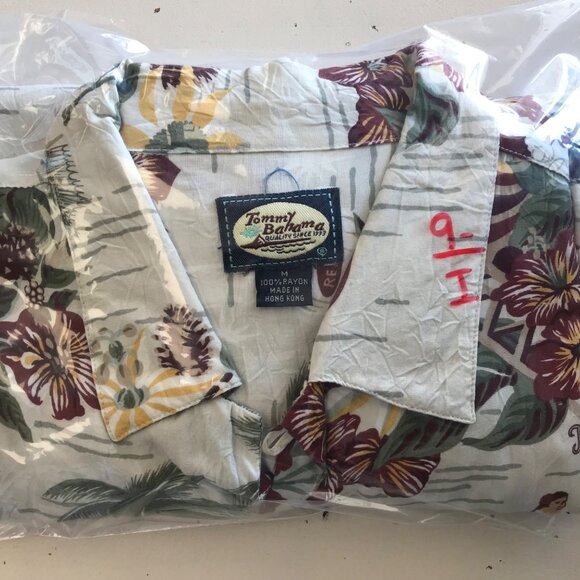 TOMMY BAHAMA Happy Holidays Short Sleeve Button Front Surf Hawaiian Shirt Mens M - Picture 7 of 7